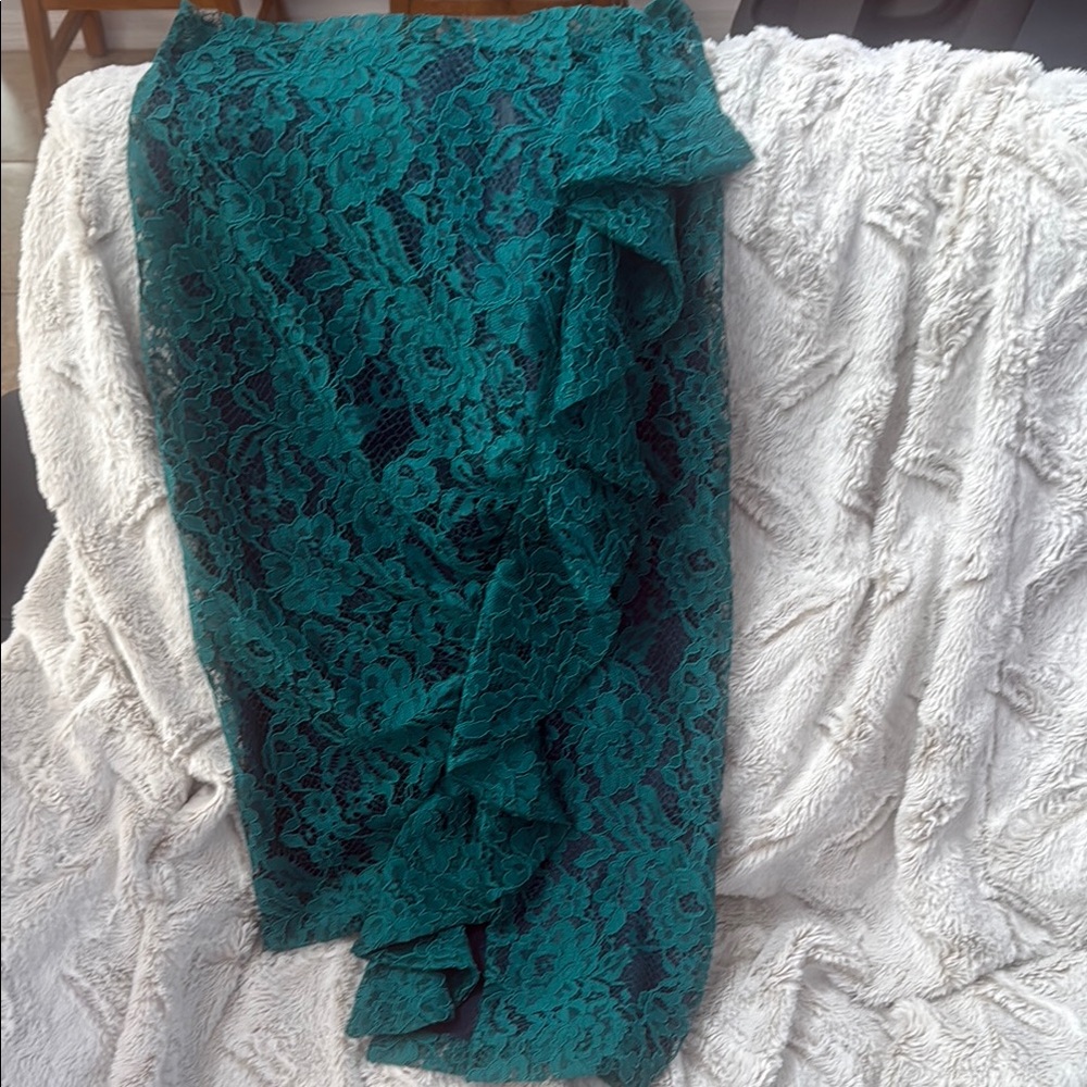 Elegant Teal Lace Skirt. Size 4. Made in Italy. New + tags